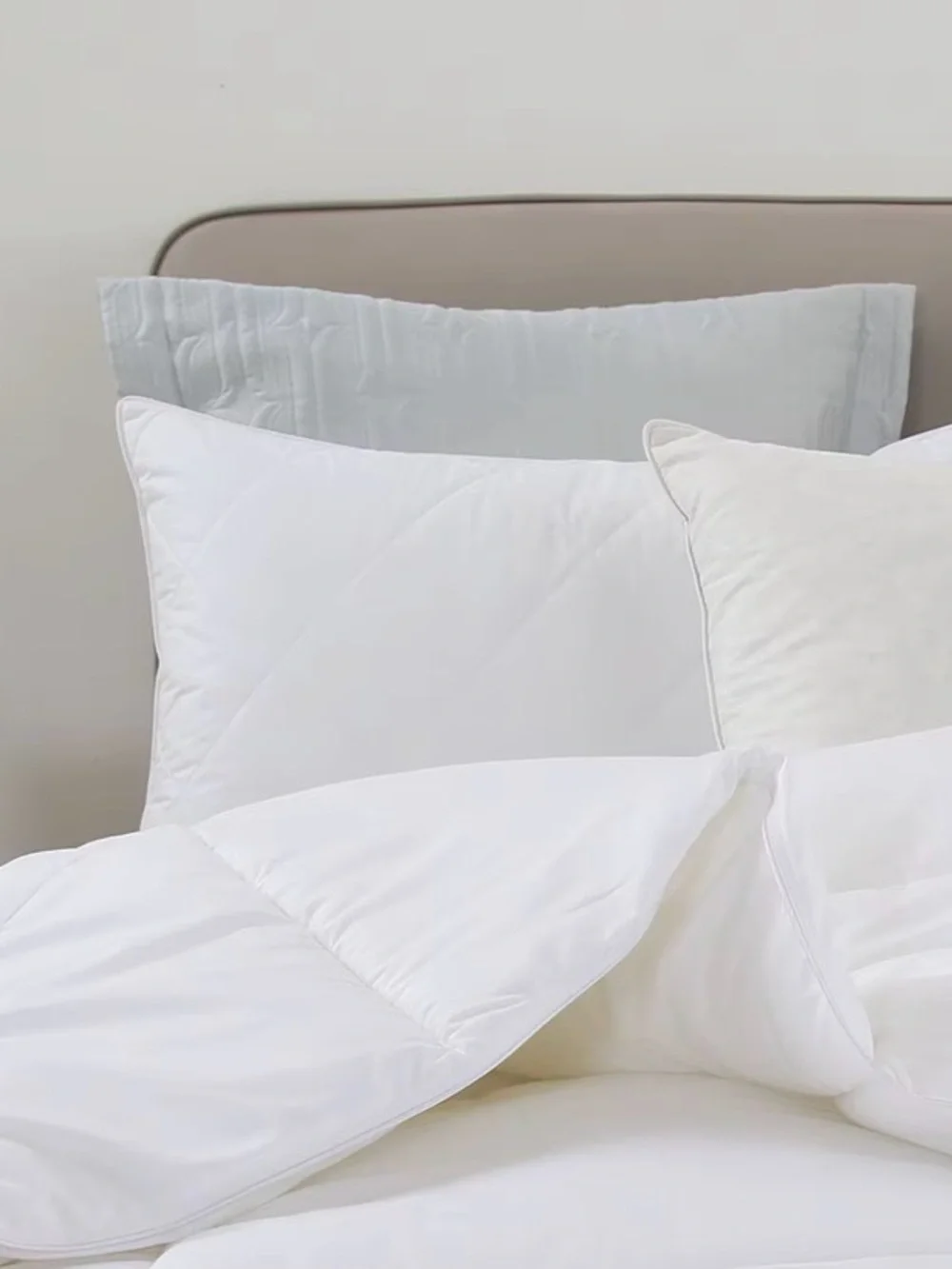 Luxurious White  Alternative Comforter - Plush Hotel Feel